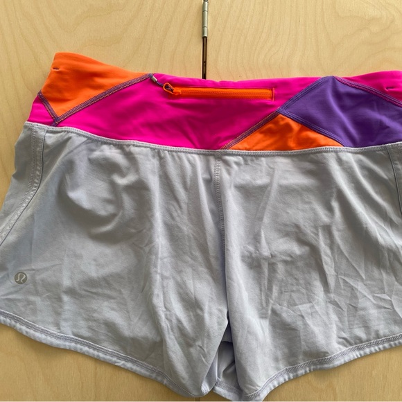 lululemon Cool Breeze Groovy Run Shorts 4.5” Size 10 - Picture 3 of 8